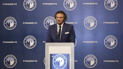 ممدوح عيد يسافر إلى الإمارات لتوقيع عقود ملابس بيراميدز الجديدة