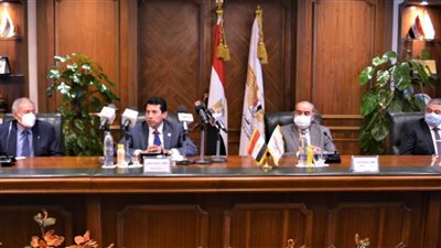 صبحى يشيد بدور قطاع الطيران خلال تنظيم بطولة كأس العالم لليد 