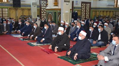 وزير الأوقاف ومفتي الجمهورية يؤديان صلاة الجمعة بالمنصورة