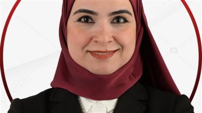 بالصور| شيرين عبد العزيز تتلقى طلبات أهالي البتانون