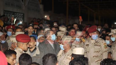 الآلاف يشيعون جثمان 