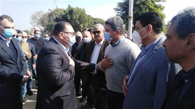 محافظ الشرقية يؤدي واجب العزاء في مساعد وزير الداخلية الأسبق