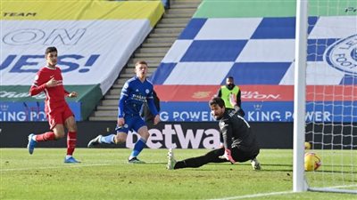 «صلاح» يُسجل و«بيكر» يواصل إهانة ليفربول بهزيمة جديدة أمام ليستر سيتي في الدوري