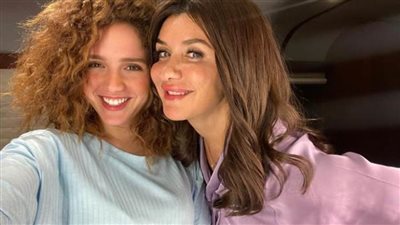 رنا رئیس تفجع بوفاة والدھا بعد تشییع جثمان جدھا بساعات