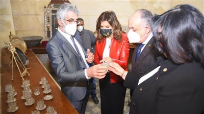 وزيرة الهجرة تفتح مشروعا لإحياء الحرف التراثية بالجمالية  