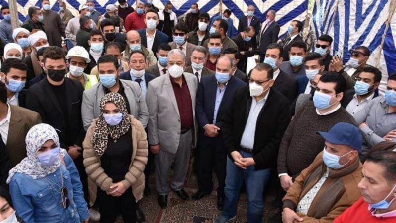 محافظ الشرقية وشباب