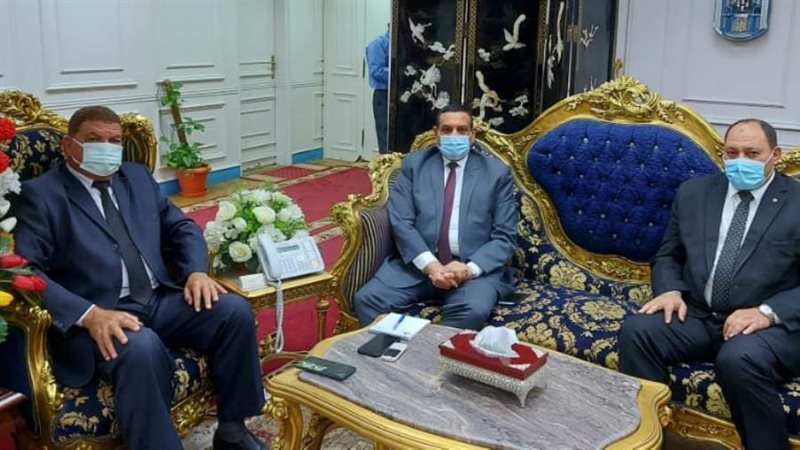 محافظ البحيرة يستقبل