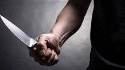 عامل خردة يطعن سائقًا للخلاف على أولوية الشراء من مطعم