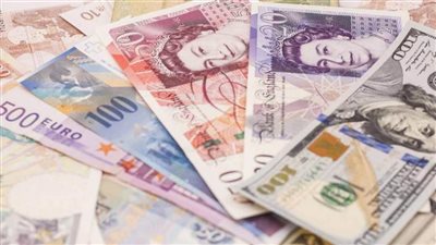 الجنيه الإسترليني يرتفع مقابل الدولار الأمريكي واليورو الأوروبي