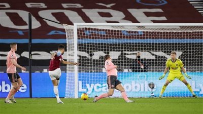 وست هام يفوز على شيفيلد يونايتد ويزيح ليفربول عن «رابع البريميرليج»