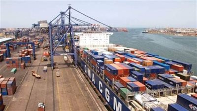 استمرار شحن البضائع وتداول الحاويات بميناء الإسكندرية رغم الأمطار الغزيرة