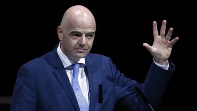 رئيس الفيفا يرجئ زيارته للجزائر لموعد لاحق