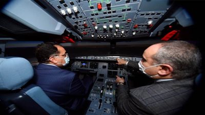 صور.. رئيس الوزراء من داخل أكاديمية مصر للطيران للتدريب