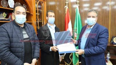 مدير النظافة رفض الرشوة فكرمه محافظ المنوفية