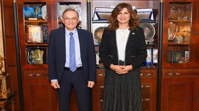 وزيرة الهجرة تستقبل خبيرًا مصريًا مسؤولا عن ميكنة التأمين الصحي بفرنسا