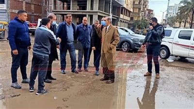 محافظ كفر الشيخ يتفقد أحياء وشوارع العاصمة لمتابعة أعمال رفع مياه الأمطار