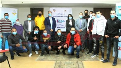 عثمان يناقش المتعافين من التعاطي حول أهمية البرنامج التدريبي