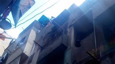 انهيار شرفة عقار بالمنصورة بسبب سوء الأحوال الجوية