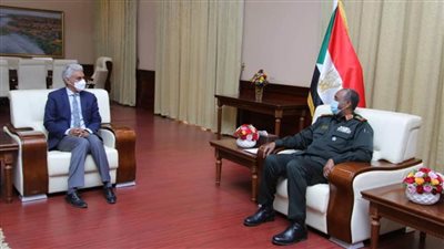 رئيس مجلس السيادة السوداني يتلقى رسالة من رئيس مفوضية الاتحاد الأفريقي 