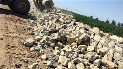 إيقاف أعمال بناء مخالف وإزالة التعديات فى حملة بالبحيرة