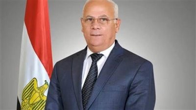  محافظ  بورسعيد يلتقي أسر شهداء غرق اللنش البحري 