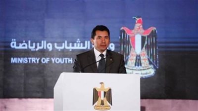  وزير الشباب يطلق حمام السلام من أرض الإنجازات بالعاصمة الإدارية