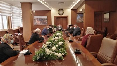 محافظ بورسعيد يستعرض جهود حى الضواحى فى ازالة الاشغالات والتعديات 