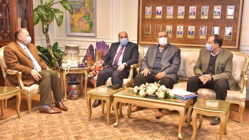 محافظ أسيوط يلتقي