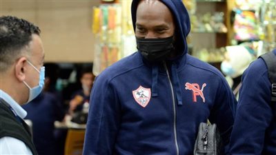 بالصور.. الزمالك يطير إلى السنغال ورئيس النادي يؤازر اللاعبين