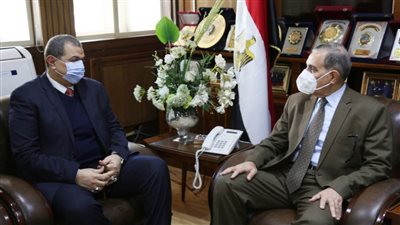 محافظ كفر الشيخ: يستقبل وزير القوى العاملة لتسليم 9317 وثيقة تأمين