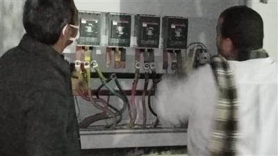 لرفع كفاءة خطوط الإنارة .. تركيب خليتين ضوئيتين جديدتين بطريق طراد النيل دماريس البرجاية  