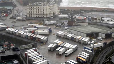 وزير النقل البريطاني:تخفيف قيود عودة الشاحنات من بلاده إلى فرنسا