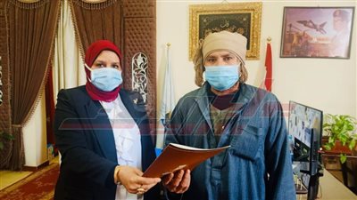  تسليم 15 عقد تقنين أراضي أملاك الدولة للمستفيدين من المواطنين