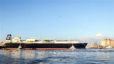 بدء تصدير الغاز الطبيعي من ميناء دمياط بعد توقف ثماني سنوات
