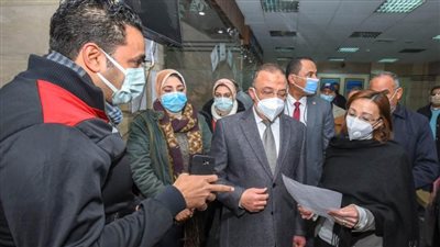 محافظ الإسكندرية يتابع تنفيذ منظومة إتاحة 42 خدمة إلكترونية في المركز التكنولوجي بـ