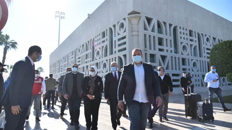 وزيرة الصحة بمطار