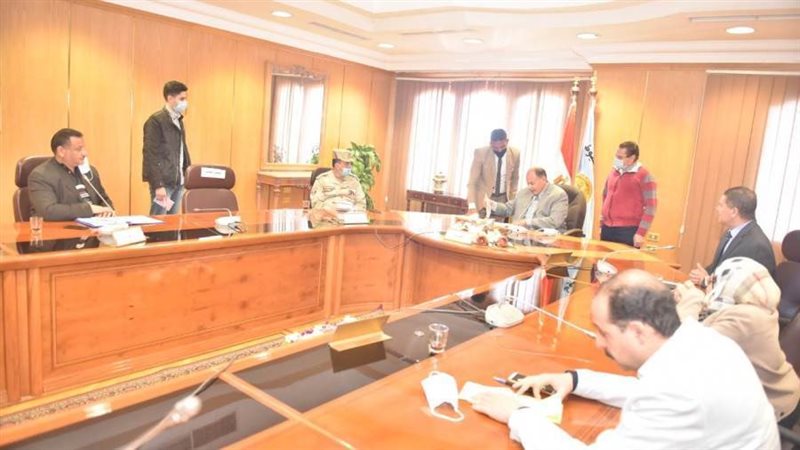 محافظ أسيوط يلتقى