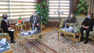 وزير الطيران المدني يبحث مع سفيرة البرتغال تنشيط الحركة السياحية الوافدة إلى مصر