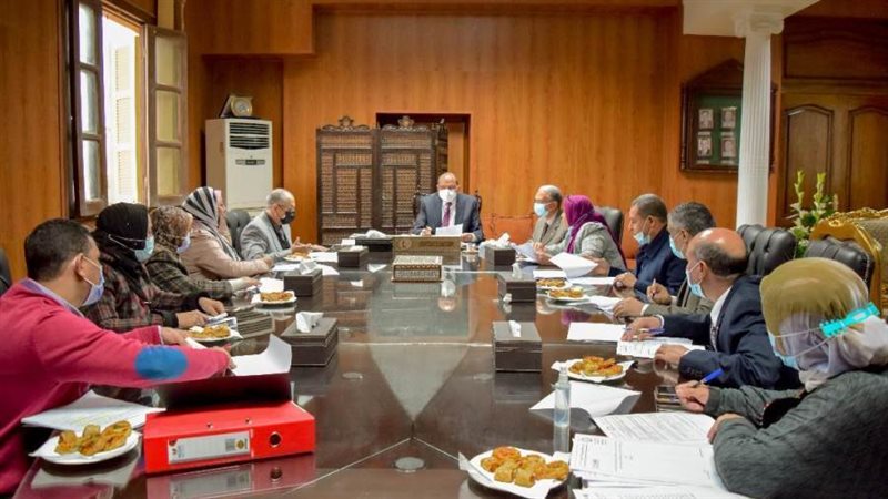 رئيس الجامعة اثناء