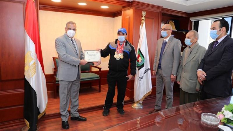 محافظ سوهاج اثناء