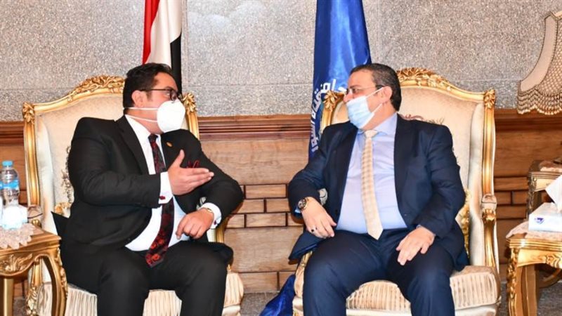 جانب من مراسم توقيع