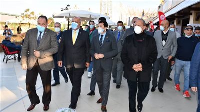 وزير الرياضة يحضر منافسات اليوم الأول من بطولة كأس العالم للرماية 
