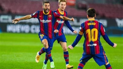 ميسي يقود برشلونة لدك إلتشي بثلاثية في الدوري الإسباني 