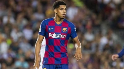 تقارير: برشلونة يستعيد خدمات أراخو قبل مواجهة إشبيلية