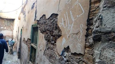 انهيار عقار قديم مكون من 3 طوابق دون أضرار بشرية بالمنيا