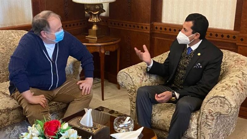 وزير الرياضة يستقبل