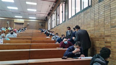 وسط إجراءات احترازية مشددة.. بدء امتحانات نصف العام بجامعة دمنهور