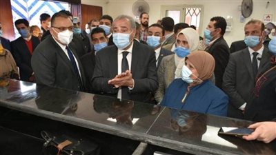 وزير التموين ومحافظ الشرقية يتفقدان مركزي خدمة المواطنين للبطاقات التموينية