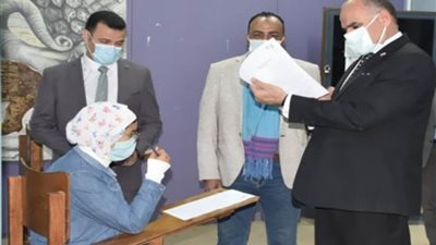 رئيس جامعة الأقصر يتفقد امتحانات كليتي الآثار والفنون الجميلة