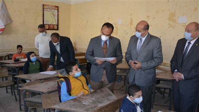 نائب محافظ المنيا يتابع سير امتحانات نصف العام بعدد من اللجان 